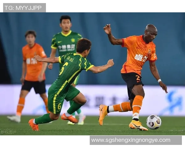 日本足球明星意外落选国家队名单引发球迷热议与关注